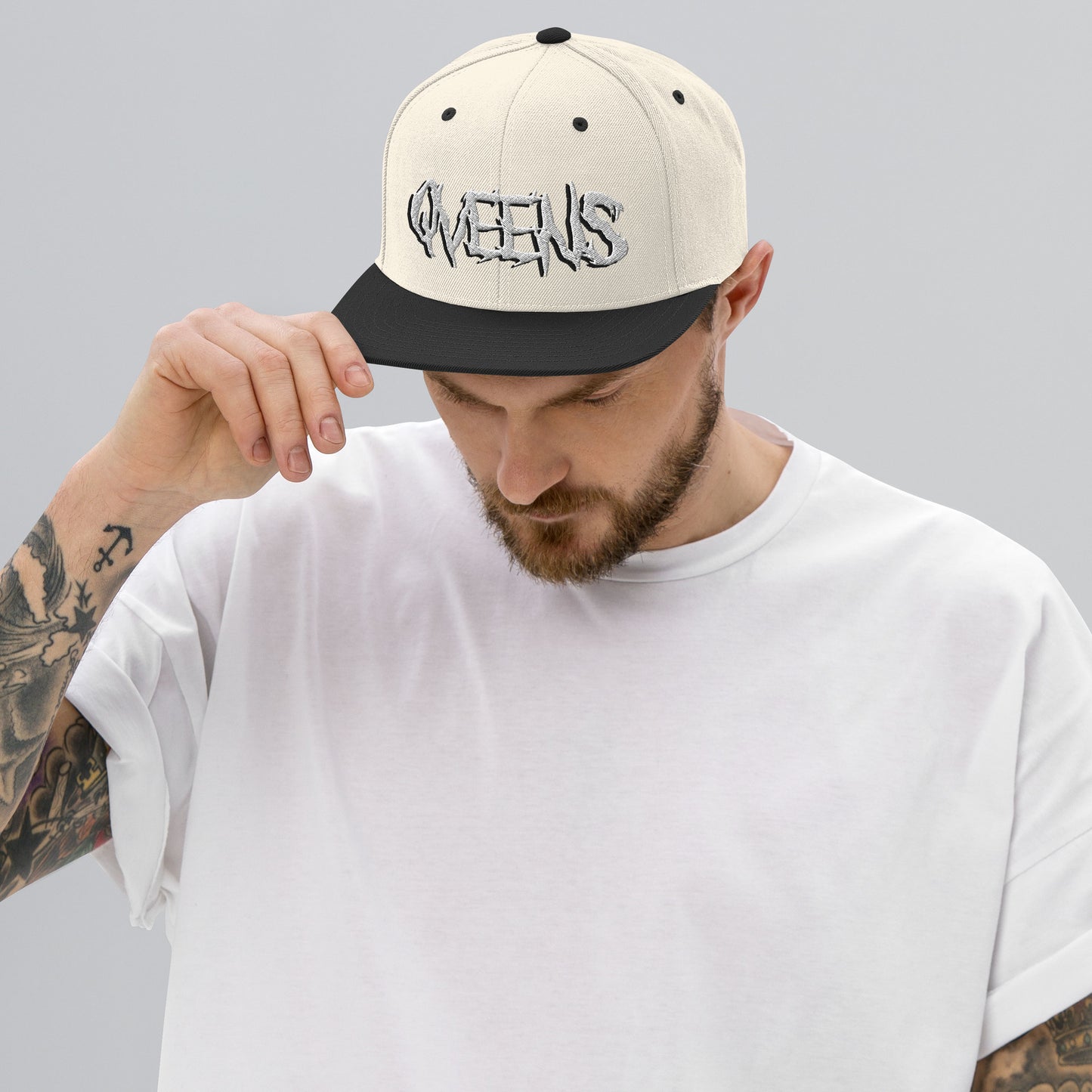 Qveens Snapback Cap White