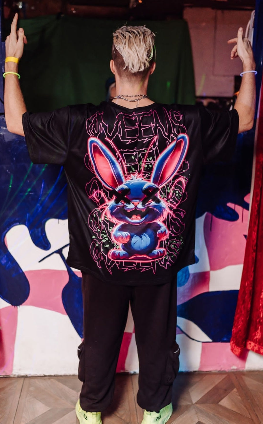 Qveens - Toxic Rave Bunny - Oversized T-shirt - Sports wear fabric