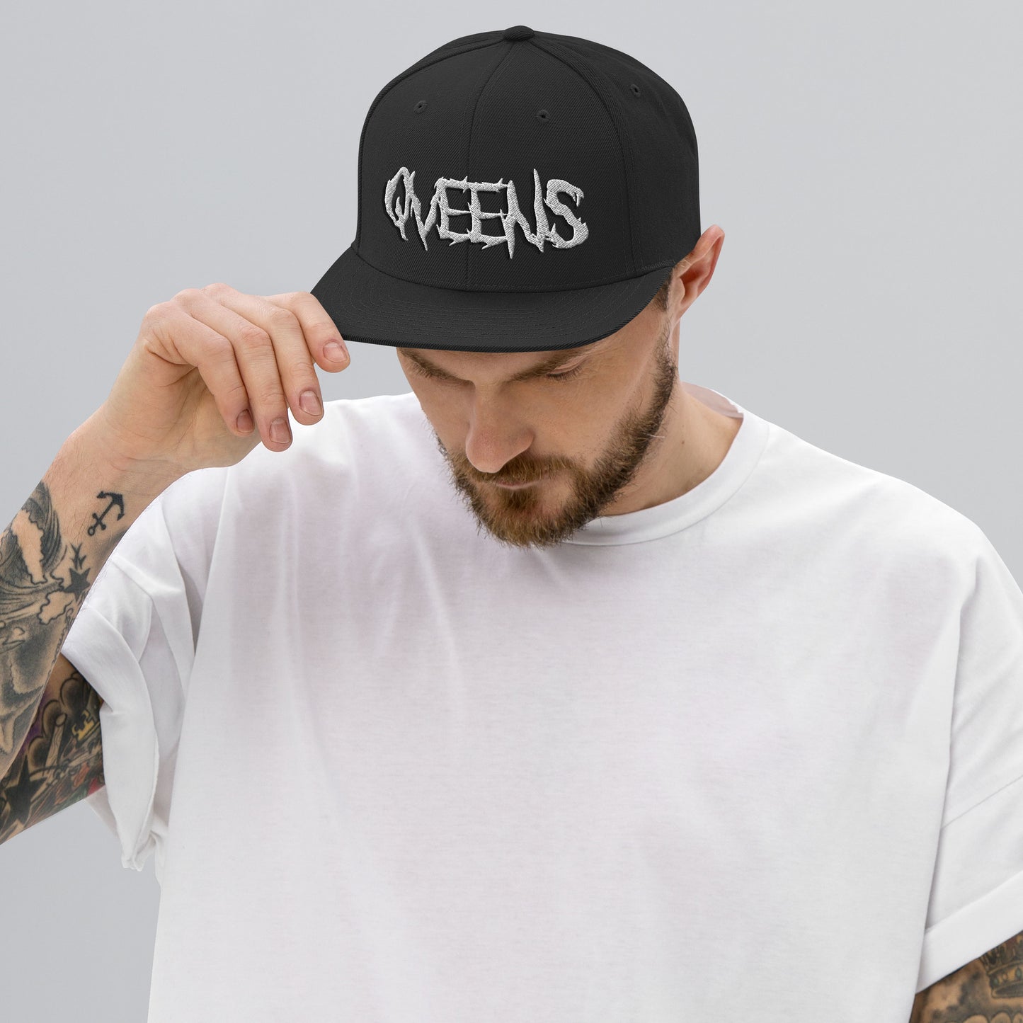 Qveens Snapback Cap White