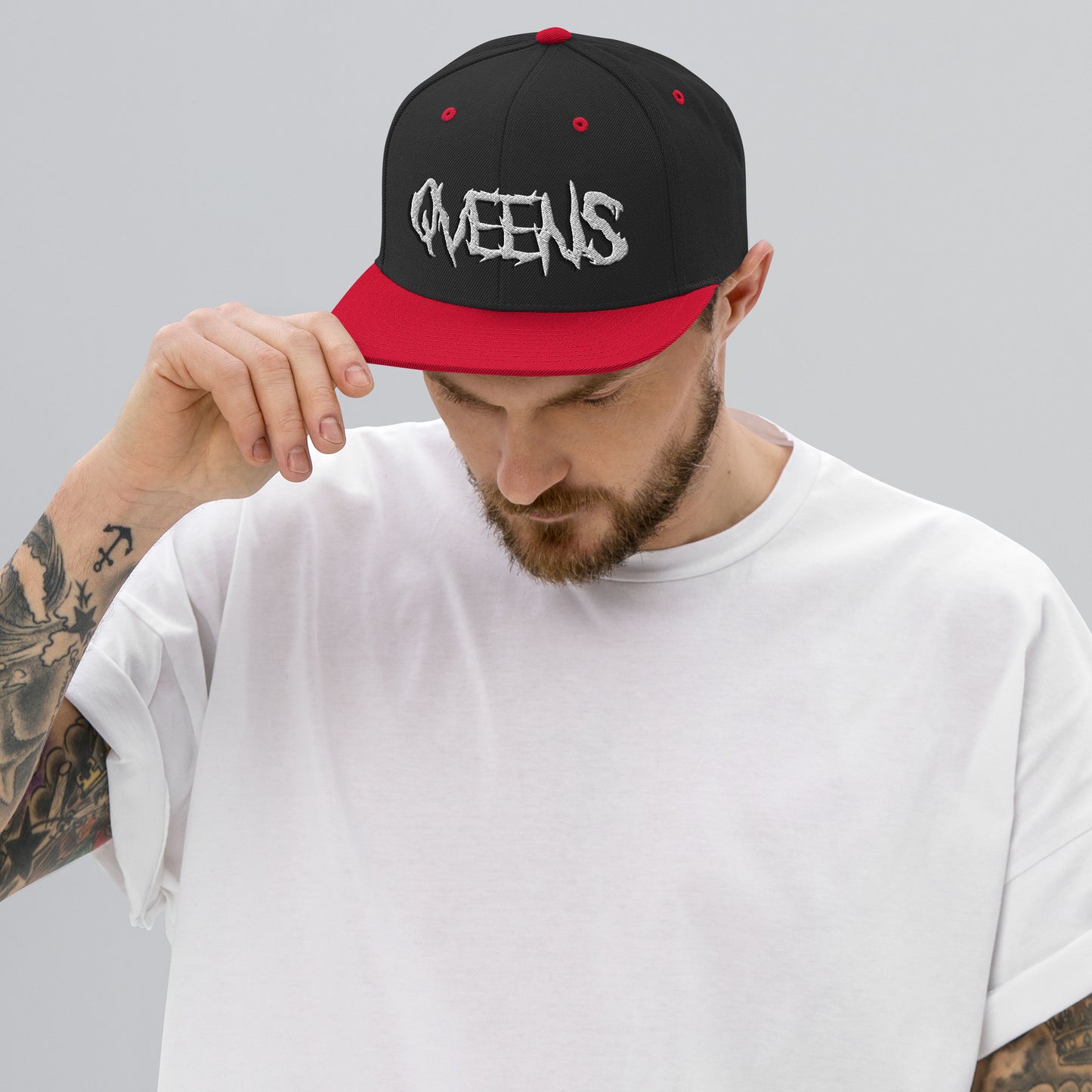 Qveens Snapback Cap White