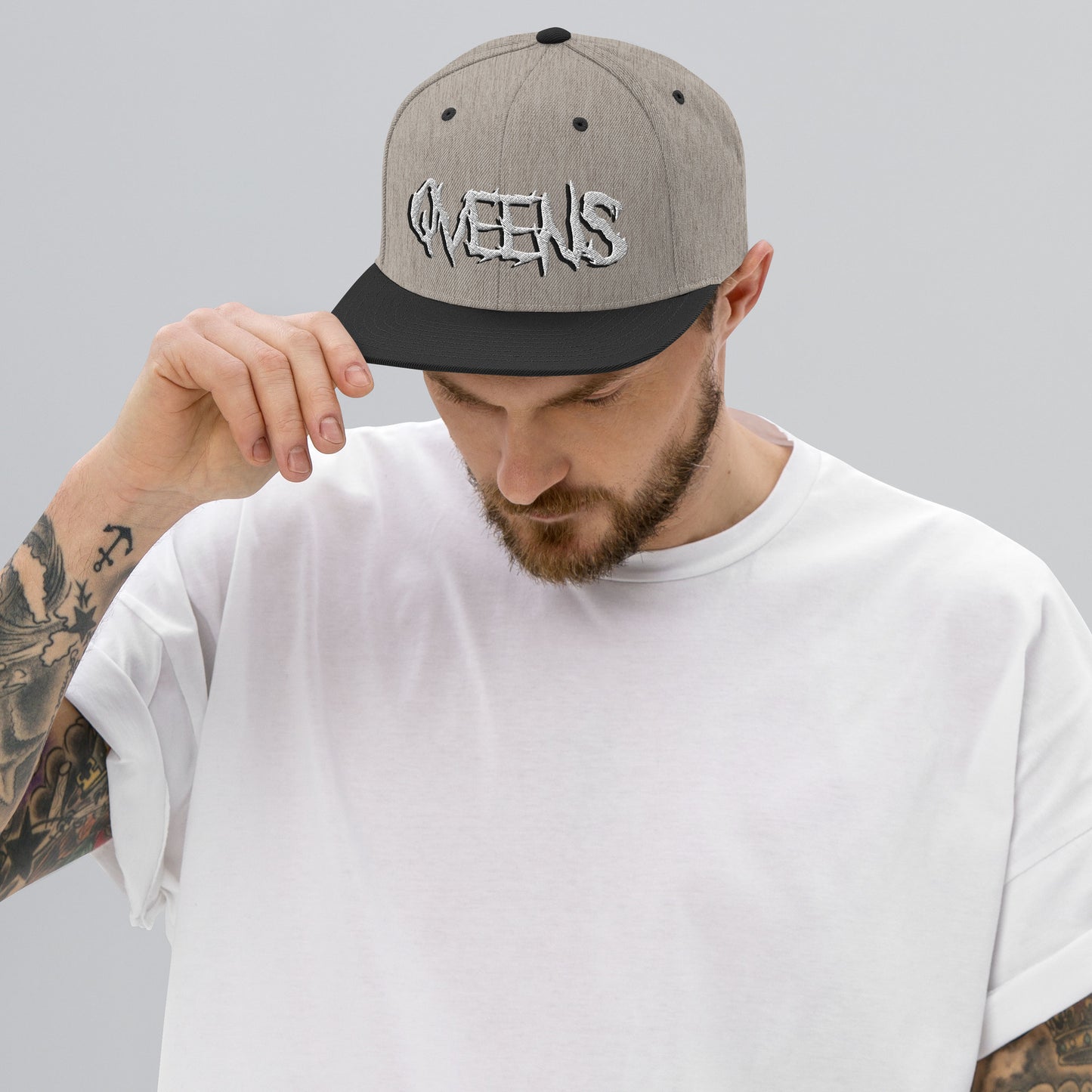 Qveens Snapback Cap White