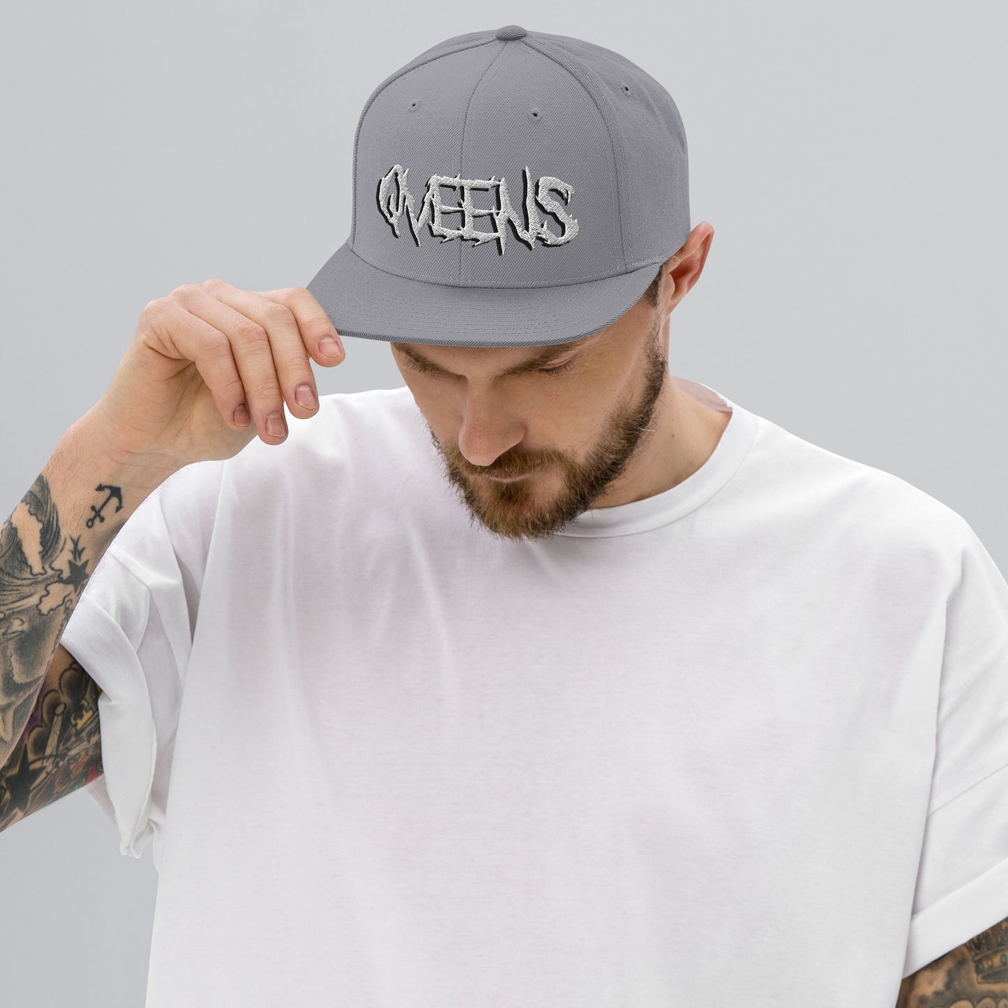 Qveens Snapback Cap White