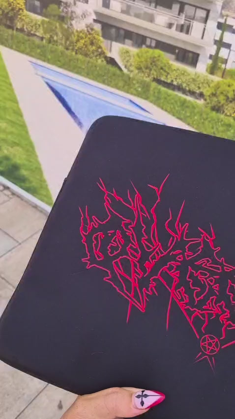 QVEENS Laptop Sleeve